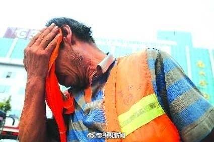 你扔一個煙頭，他們可能被罰款甚至付出生命[話筒]