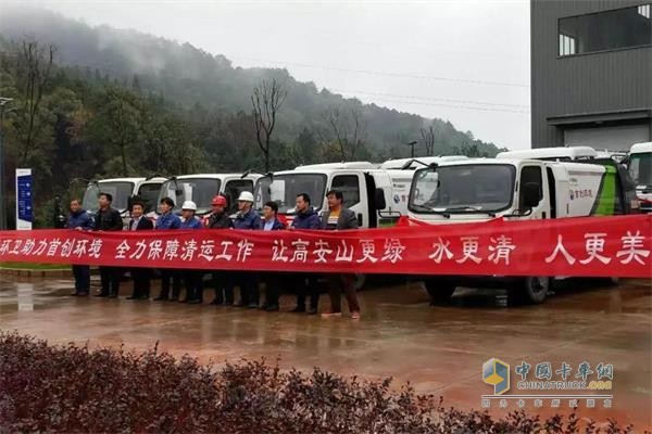 宇通壓縮式垃圾車(chē)交付江西