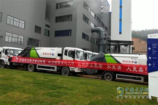 宇通壓縮式垃圾車(chē)交付江西