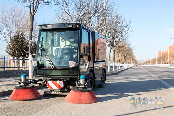 純電動(dòng)小型掃路車