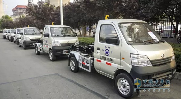中集凌宇數(shù)十輛小型環(huán)衛(wèi)車下線，奔赴革命圣地——延安，即將投入服務(wù)，為當(dāng)?shù)氐沫h(huán)衛(wèi)事業(yè)作出貢獻(xiàn)。